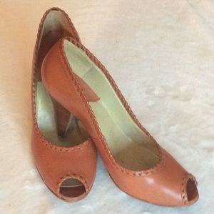 Adorable Vintage Peep-toe Leather Pumps